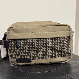 Rare Hawaiian designer Manaola Aukai wash bag (new never used)